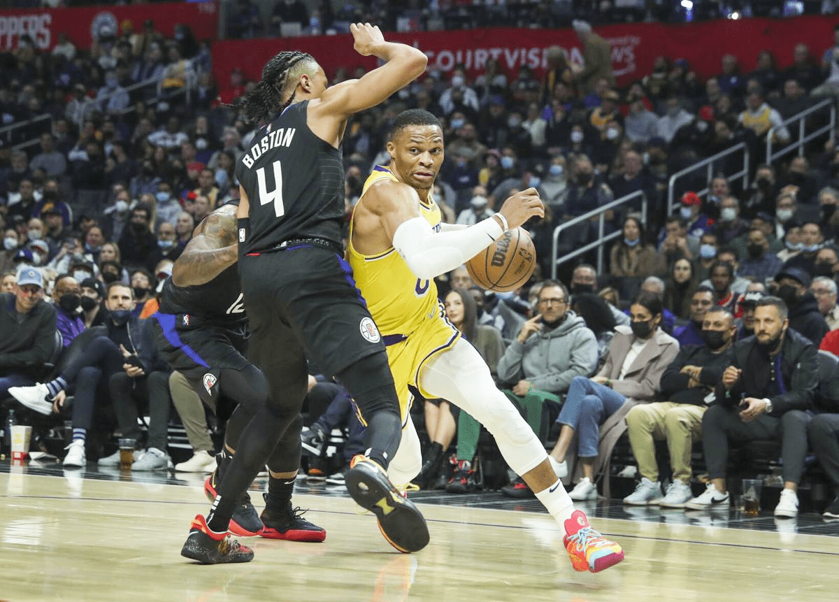 转折点！本菲卡主帅复盘，社区盾加时末段攻防权衡，压力陡增，赛程密集仍需轮换的简单介绍-开云体育