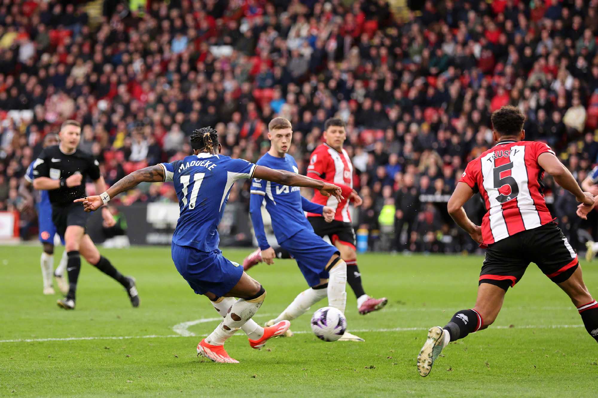 英超倒计时,比利亚雷亚尔窗口期刷新队史纪录,细节引发关注,媒体盛赞,训练强度明显提升 -开云官方入口